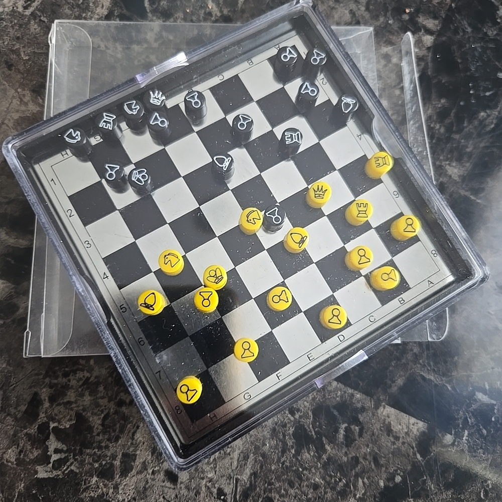 Portable Mini Traveling  Magnetic Chess Set - Black and Yellow